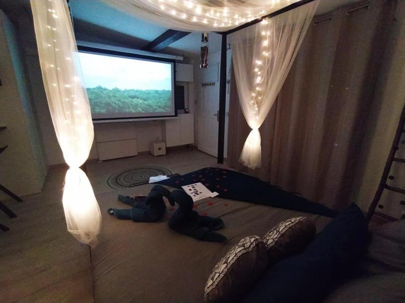 A L'Oree Des Pins - Gite Et Spa De 30 M2- Home Cinema Et Massage En Sup Cuges-les-Pins Εξωτερικό φωτογραφία